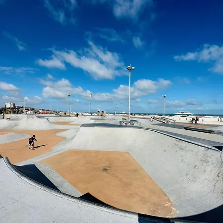 Margrit, Escapade En Bord De Et Détente Dans La Piscine Chauffée