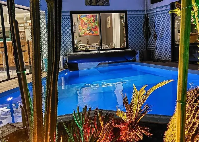 Margrit, Escapade En Bord De Et Détente Dans La Piscine Chauffée Calais