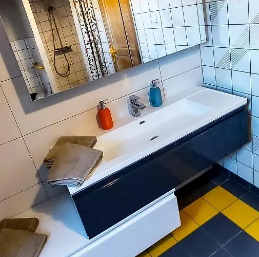 Margrit, Escapade En Bord De Et Détente Dans La Piscine Chauffée * Calais