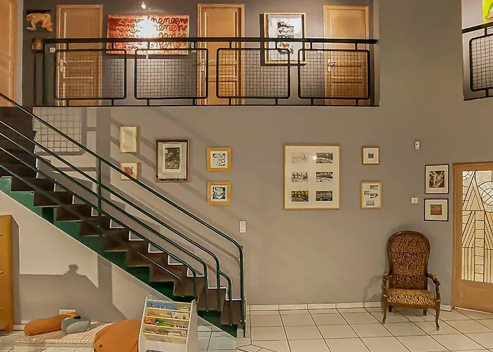 Margrit, Escapade En Bord De Et Détente Dans La Piscine Chauffée